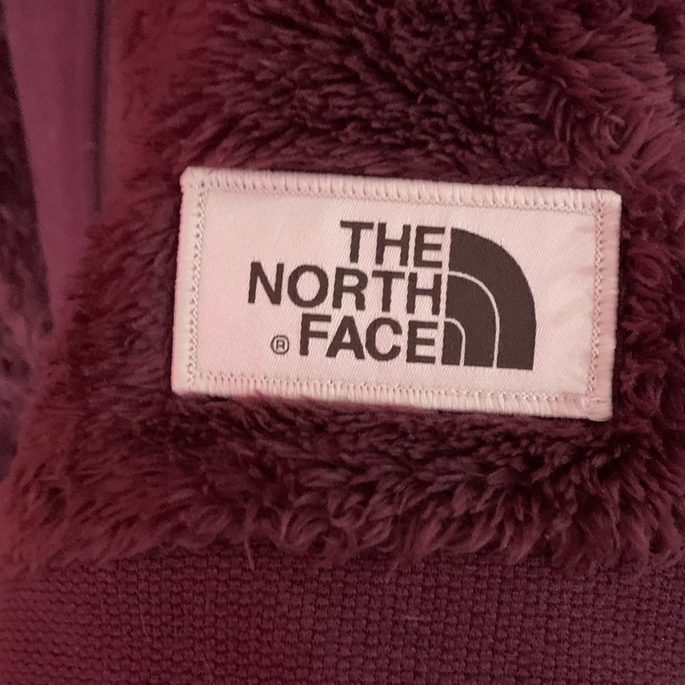 EUC. The North Face vest. Deep Purple Color. Size M. - Picture 4 of 6